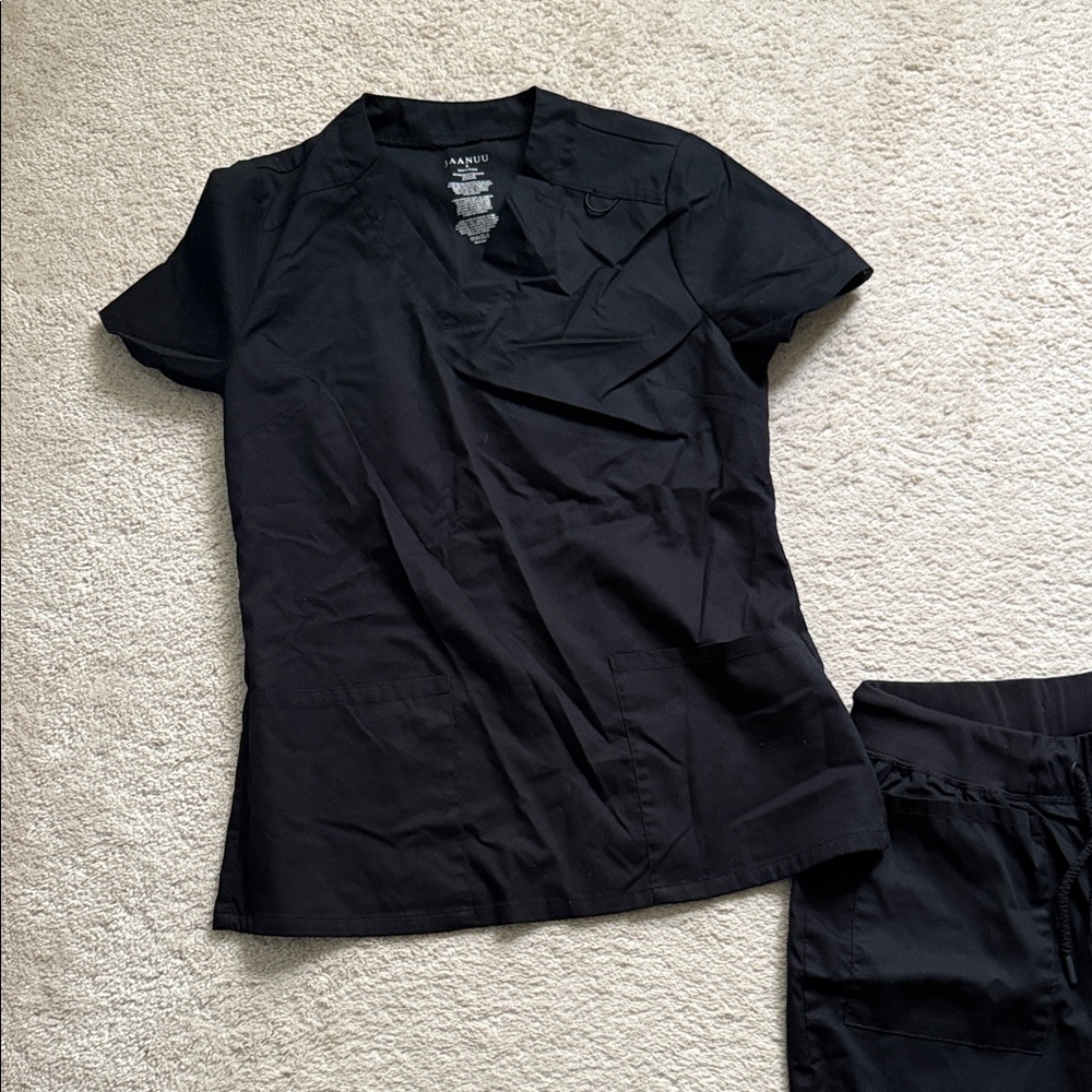 Jaanuu Black scrub set. 2 tops/1 pant